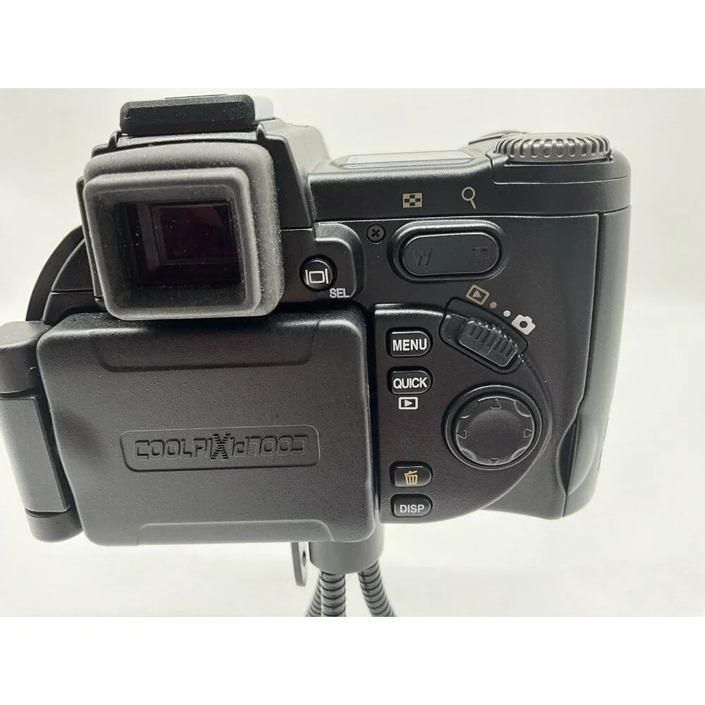 Nikon Coolpix 8700 8MP Digital Camera with 8x Optical Zoom (25515) With Charger